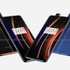 El OnePlus 7T Pro mantiene el diseño de su predecesor (a la izquierda, la versión McLaren)